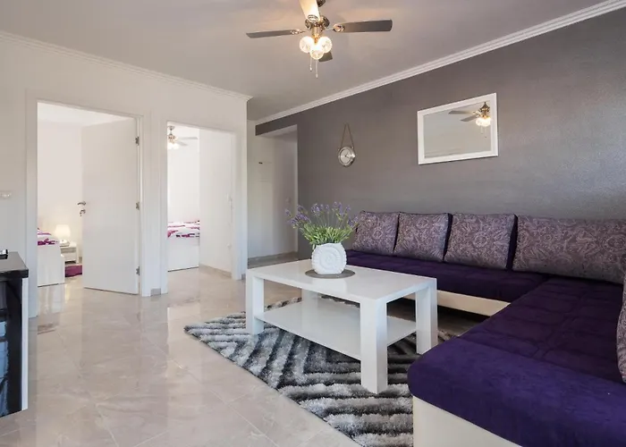 La Perla 3 Apartment