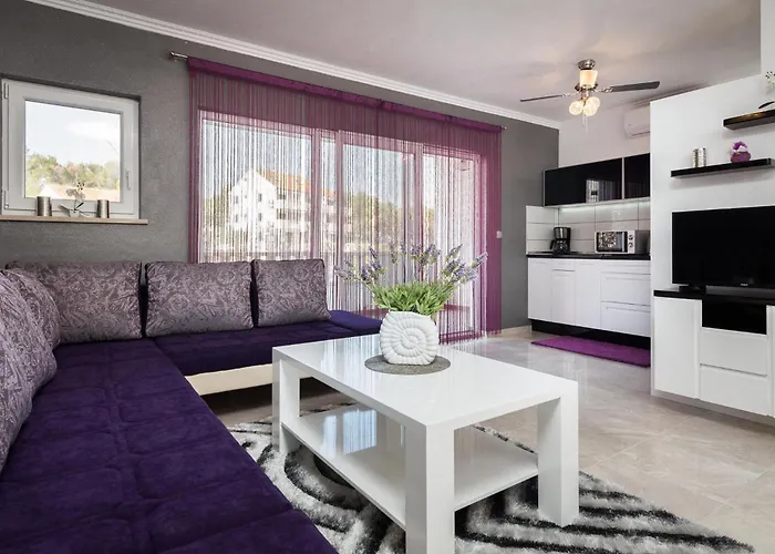 La Perla 3 Apartment