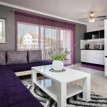 La Perla 3 Apartment