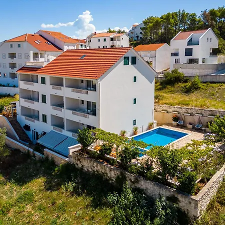 La Perla 3 * Sutivan